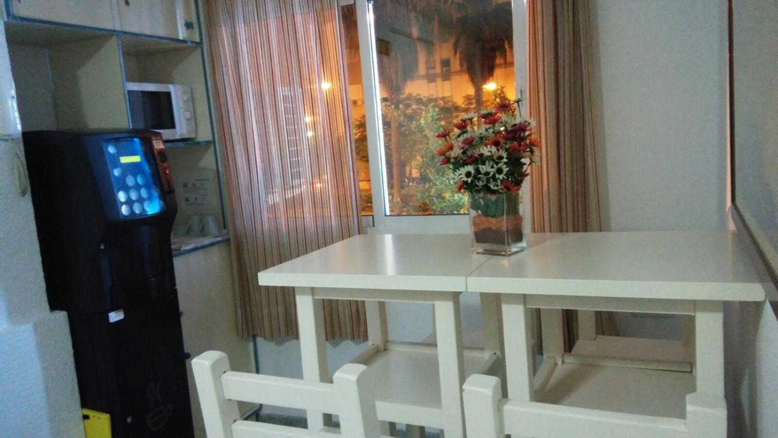 Hostal Maribel Almería Exterior foto
